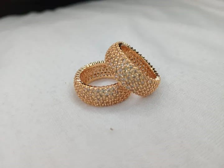 Gold plated ring. 16. 17. 18.