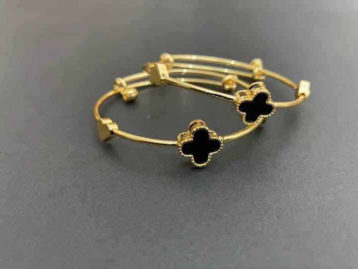 Gold plated two piece bangle set