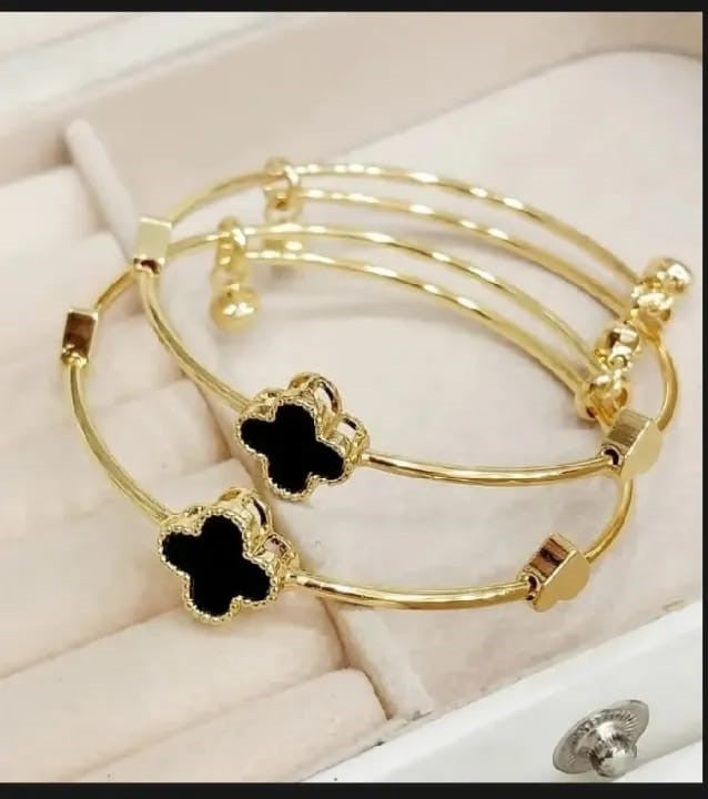 Gold plated two piece bangle set