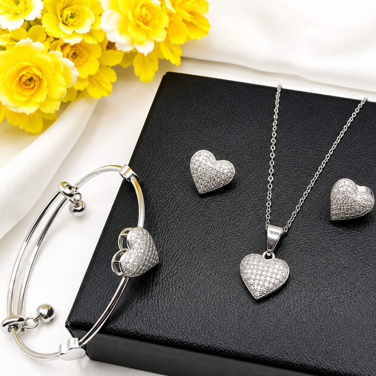 Fancy China magnet heart     Neclace